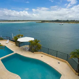 commodore-apartments.queenslandhotels.net/